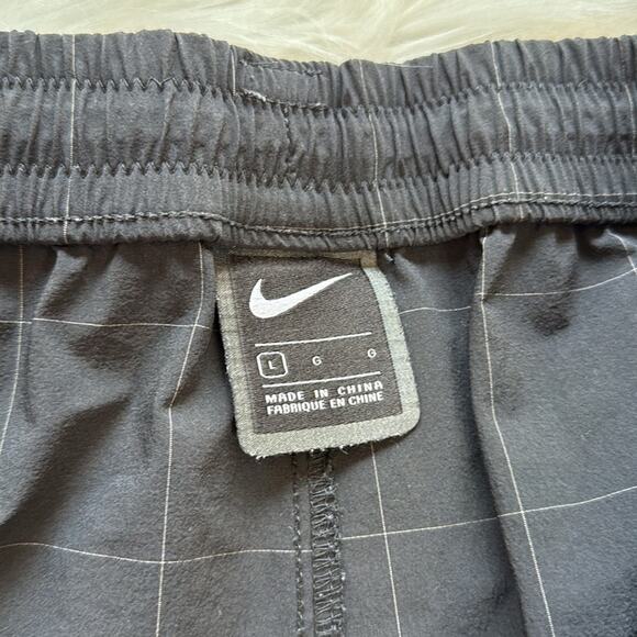 Nike Black Grid Tech Pack Tapered Cargo Pants - Picture 4 of 10